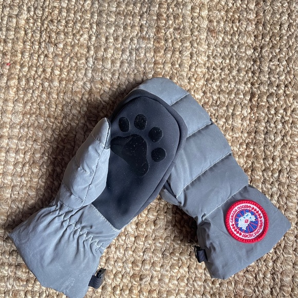 Canada Goose kids mitts - Picture 2 of 6